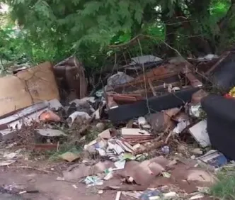 Candomblecistas denunciam descarte de lixo em porta de terreiro na BA