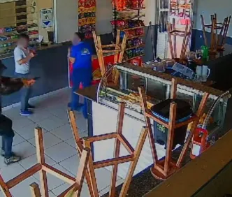 Vídeo: Homem é morto a tiros em estabelecimento comercial na Bahia