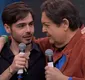 
                  Filho de Faustão posa aos beijos com nova namorada na Bahia