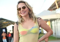 Festival de Verão: Letícia Colin aposta em look ousado e transparente