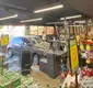 
                  Carro invade supermercado e deixa funcionária ferida em Salvador