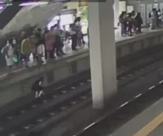 Homem pula nos trilhos do metrô para pegar celular em Salvador