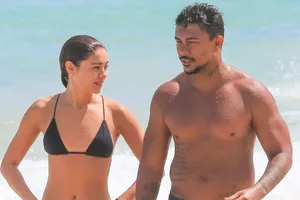 Sophie Charlotte tem gravidez apontada pela web após atitude com Xamã