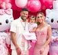 
                  Filha de Hulk ganha festa luxuosa de um ano com bolo de quase 3 metros