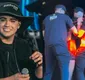 
                  Natanzinho Lima tem palco invadido por fã e leva mordida em show; veja