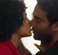 
                  Vale Tudo: autora muda romance de Fátima e Afonso com beijo e traição