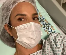 Ivete Sangalo surge em carro e não confirma cirurgia; VÍDEOS