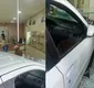 
                  Carro invade ótica e deixa mulher ferida na Bahia