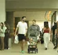 
                  Dani Calabresa posa com filho em cliques raros durante passeio; FOTOS