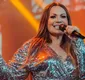 
                  Solange Almeida exalta Aviões do Forró em show no São João e web reage