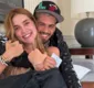 
                  Zé Felipe vai para Dubai encontrar Virginia? Equipe do cantor responde