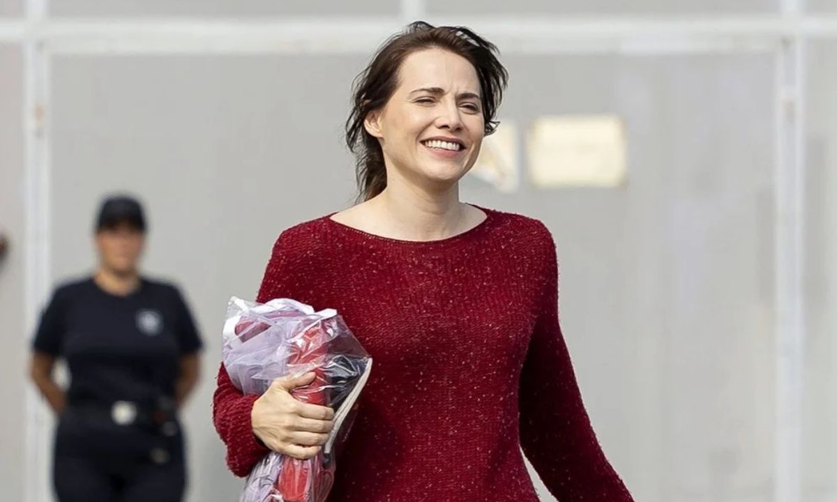 Quem Ama Cuida: Adriana deixa prisão e inicia vingança com reencontro
