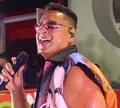 Show de Xanddy em Milão é encerrado após temporal derrubar palco