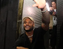 Trio de Tony Salles quebra e cantor cancela desfile no Campo Grande