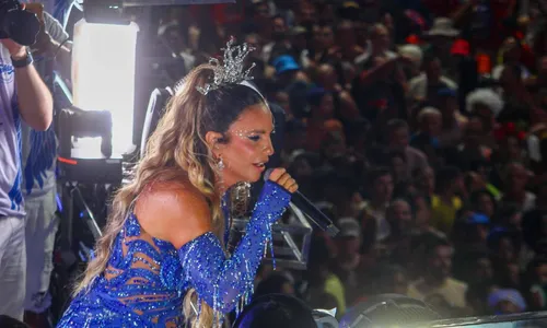 
				
					Carnaval: Ivete Sangalo dá bronca em foliões na Barra: 'Roda é minha'
				
				