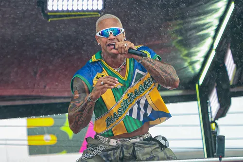 
					Filha de Léo Santana chega ao circuito Barra-Ondina no 1º Carnaval
				
				