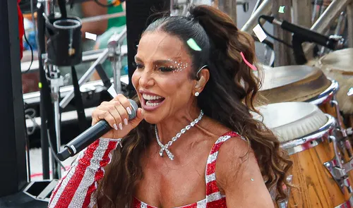 
					Ivete Sangalo deixa detalhe íntimo escapar em vídeo e web reage; veja
				
				