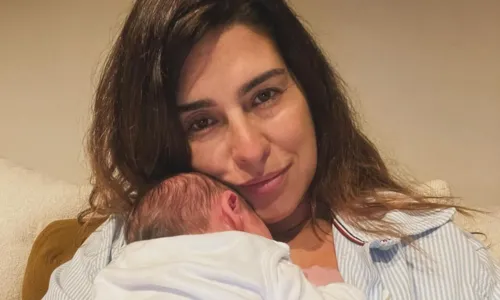 
				
					Filha de Fernanda Paes Leme impressiona por semelhança com o pai
				
				