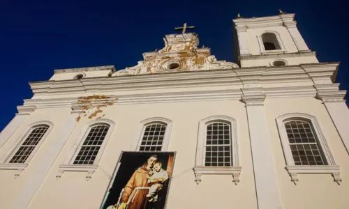 
				
					Trezenários, missas e procissões homenageiam Santo Antônio em Salvador
				
				