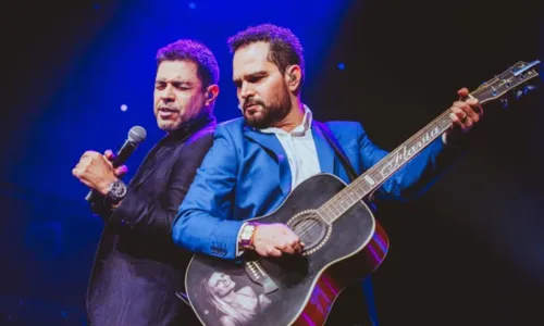 
				
					Zezé Di Camargo se irrita e detona cantores durante show
				
				