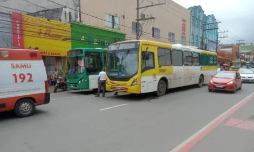 
				
					Batida de ônibus deixa 9 feridos no bairro da Calçada
				
				