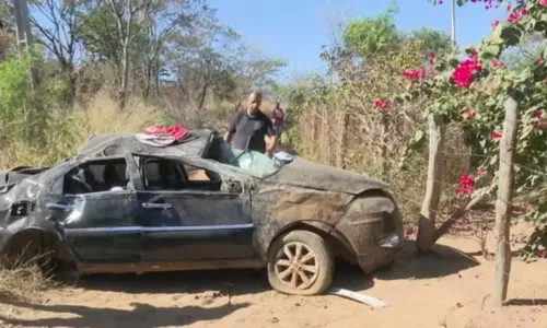 
				
					Capotamento mata criança e idosa na BA; três ficam feridos
				
				