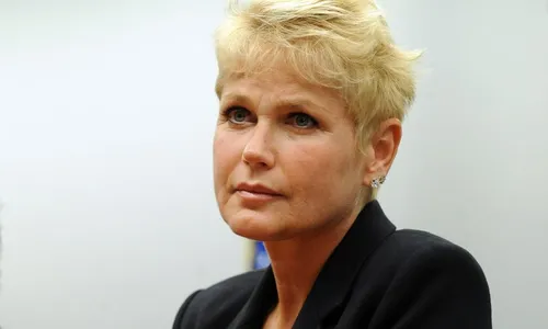 
				
					Ex-paquita revela que Xuxa Meneghel fazia abusos verbais
				
				