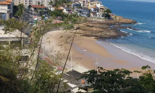 
				
					Homem é achado morto na praia de Ondina, em Salvador
				
				