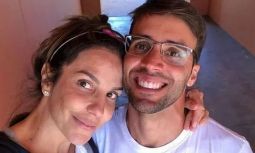 
				
					Marido de Ivete Sangalo posta foto com a mãe e semelhança surpreende
				
				