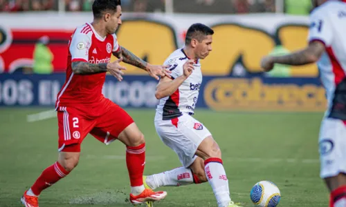 
				
					Vitória quebra jejum e vence Internacional por 2 a 1 no Barradão
				
				