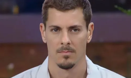 
				
					A Fazenda 16: Sacha é 'desmascarado' e web aponta contradição do ator
				
				