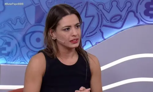 
				
					Beatriz Reis se desespera na Globo após briga com ex-BBB
				
				