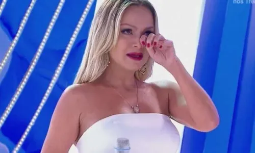 
				
					Eliana retorna ao SBT e se emociona com participação: 'Estarei aqui'
				
				