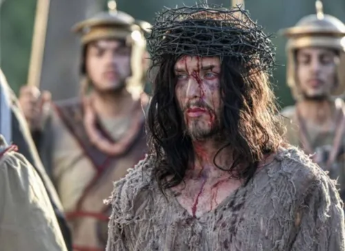 Relembre atores que viveram Jesus na 'Paixão de Cristo'