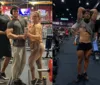 Filho de Xanddy mostra corpo trincado e Carla brinca: 'Bota a roupa'