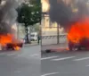 Vídeo: Carro pega fogo no bairro do Comércio em Salvador