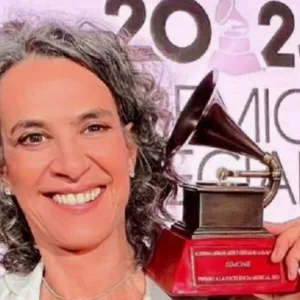 Simone ganha Grammy Latino em homenagem pela carreira musical