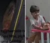 Menino viraliza após levar galinha escondida para escola; VÍDEO