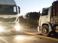 Batida entre motos mata dois homens na Bahia; vídeo mostra destruição