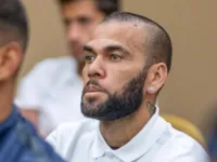 Defesa de Daniel Alves solicita liberdade para ex-jogador