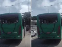 Ônibus com torcedores do Vitória é atingido por bomba em Salvador