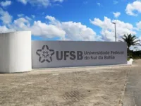 Professores da Universidade Federal do Sul da Bahia entram em greve