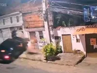 Vídeo: duas pessoas são atropeladas por carro no Subúrbio de Salvador
