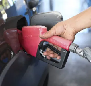 Gasolina vendida para distribuidoras tem aumento de 5,1% na Bahia