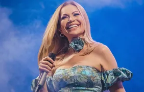 Solange Almeida rebate internauta após crítica de look no São João