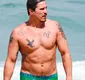 
                  Rômulo Arantes Neto chama atenção de cueca em praia do Rio; veja fotos