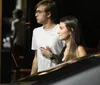 Filho de Luciano Huck curte noite com namorada em carro de R$ 1,5 mi