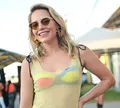 Festival de Verão: Letícia Colin aposta em look ousado e transparente