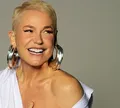 Saiba o estado de saúde de Xuxa Meneghel após cirurgia