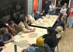 Power Couple: famosos fazem reunião após tretas com comida e higiene